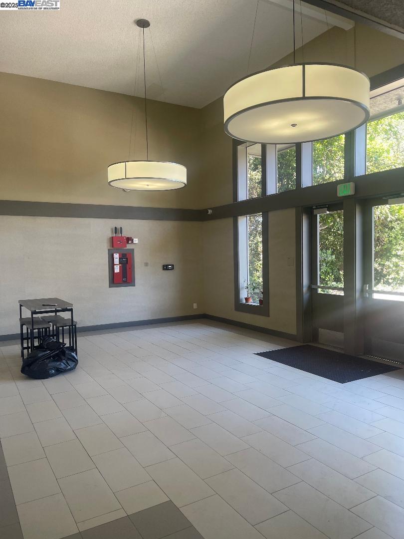 400 Davis Street, Unit 301 San Leandro, CA 94577 - Photo 3 of 24