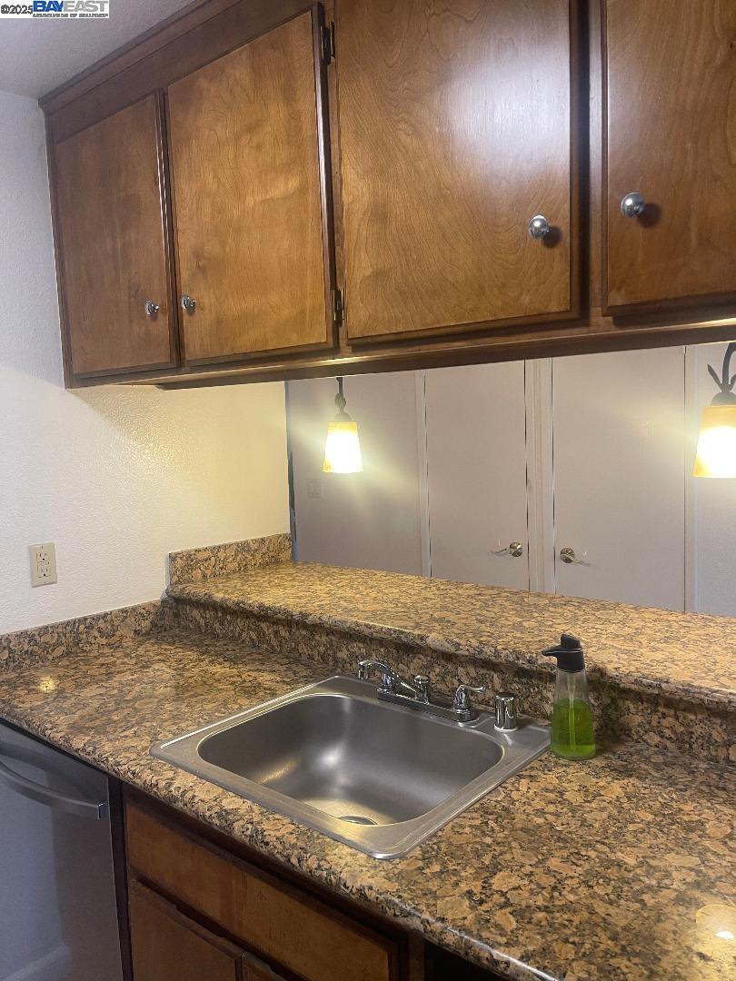 400 Davis Street, Unit 301 San Leandro, CA 94577 - Photo 10 of 24