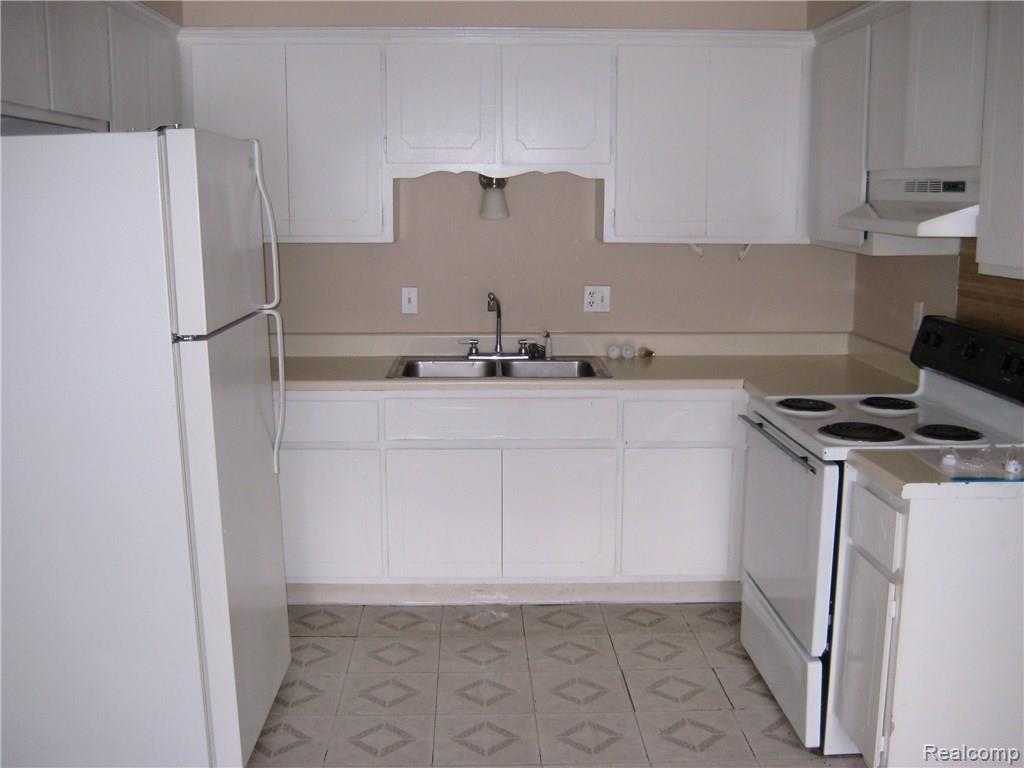 51501 Mound Road, Unit 4 Utica, MI 48316 - Photo 2 of 8