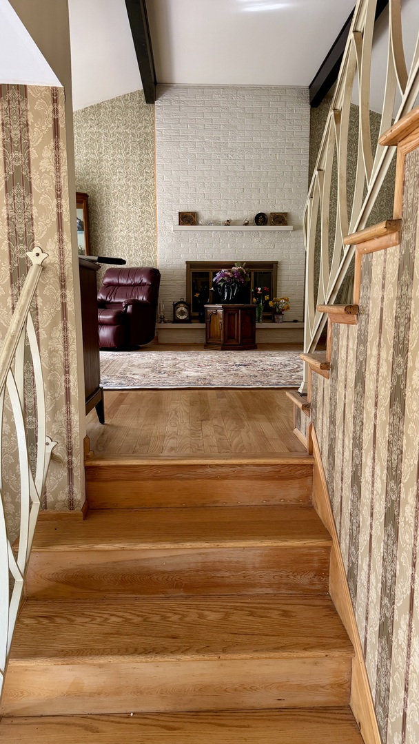 900 East Golfview Drive Mount Prospect, IL 60056 - Photo 5 of 11 a view of entryway and hall with wooden floor