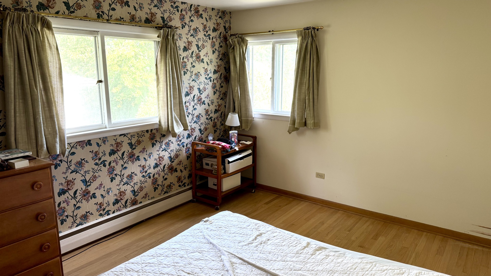 900 East Golfview Drive Mount Prospect, IL 60056 - Photo 8 of 11 a bed sitting in a bedroom next to a window