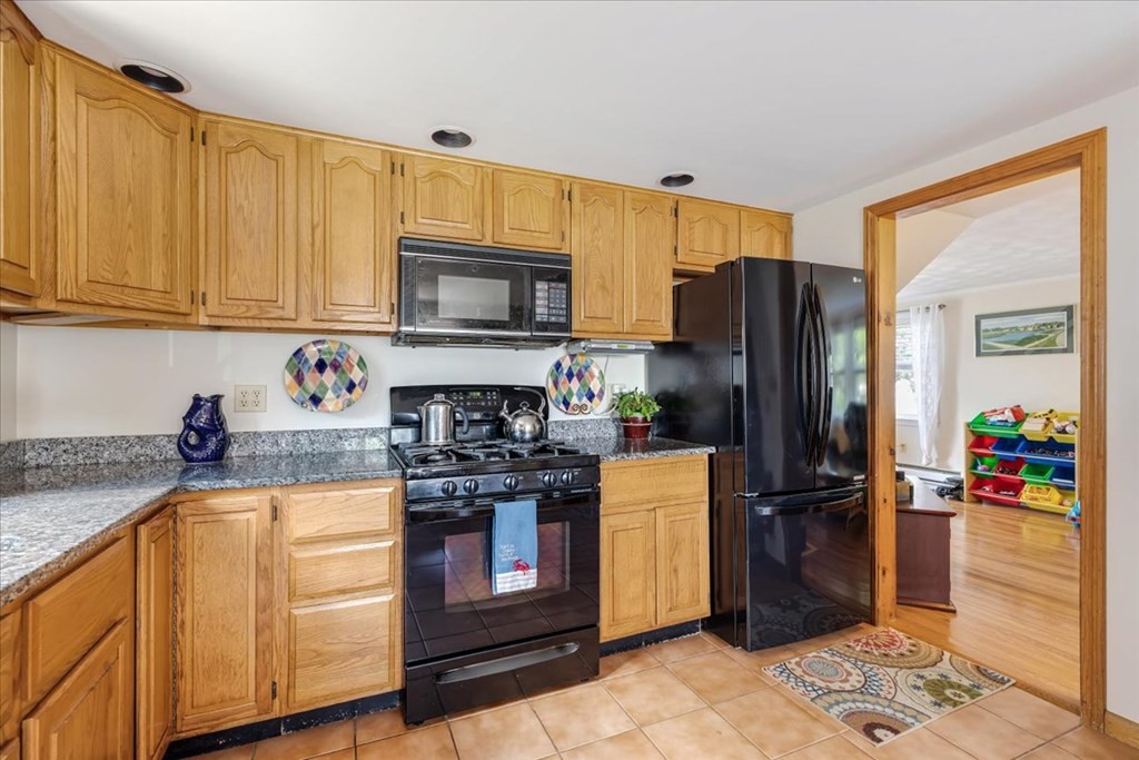 24 Pine Point Road Duxbury, MA 02332 - Photo 8 of 40 Gallery Image 8