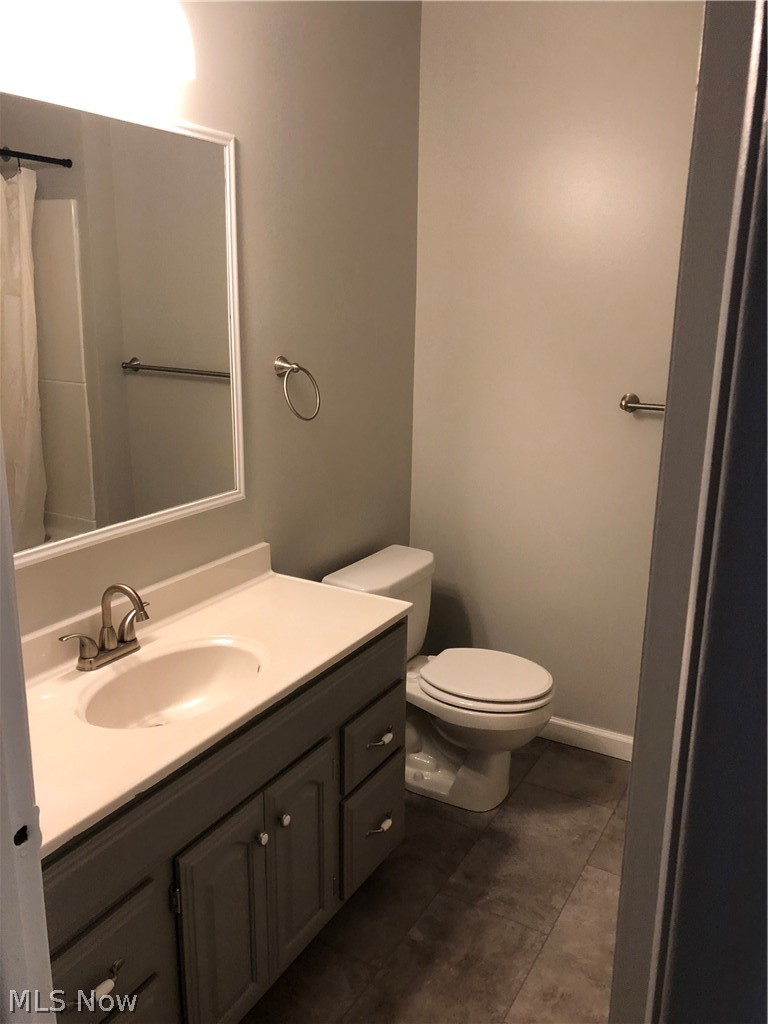 2445 Graham Road Stow, OH 44224 - Photo 18 of 25 Main hall bath