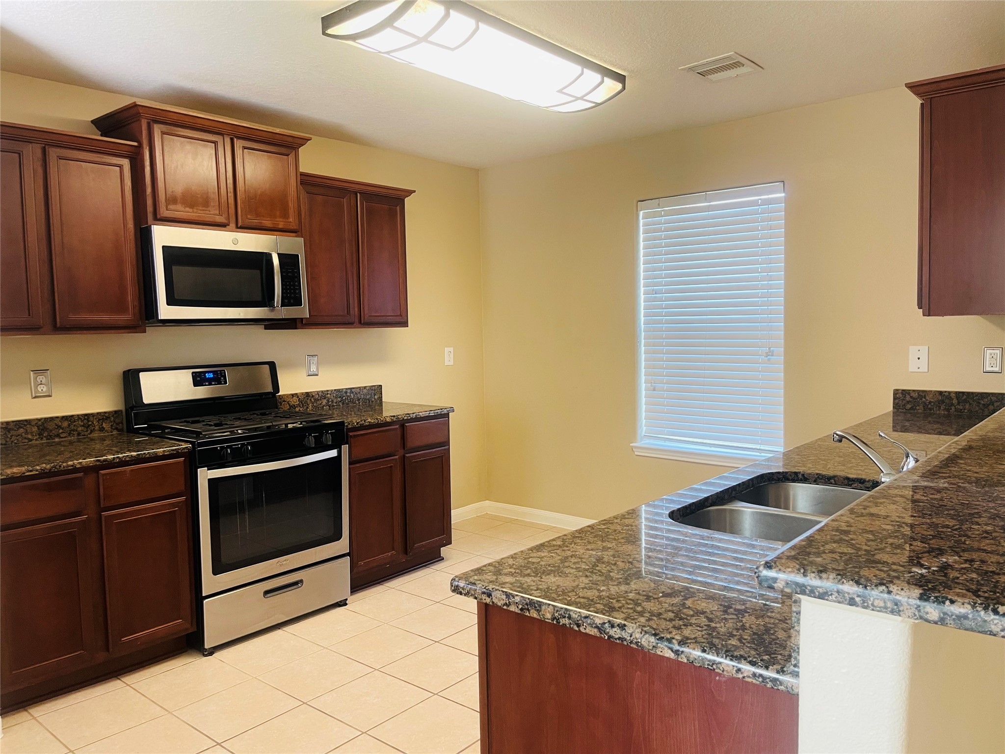 9434 Turquoise Meadow Lane Rosharon, TX 77583 - Photo 6 of 39 Gallery Image 6