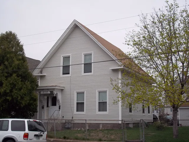 $499,900 | 272 Lake Avenue, Manchester, NH 03103