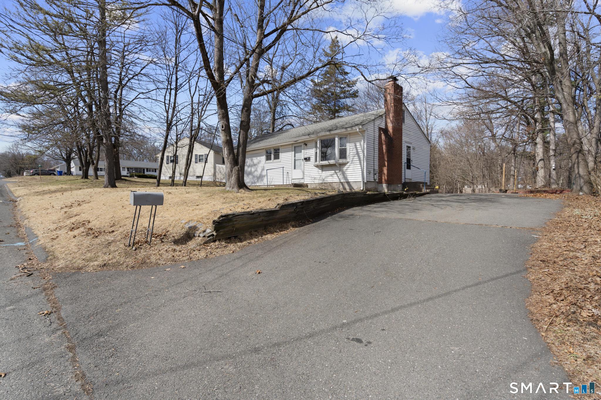 17 Dune Road Enfield, CT 06082 - Photo 3 of 28