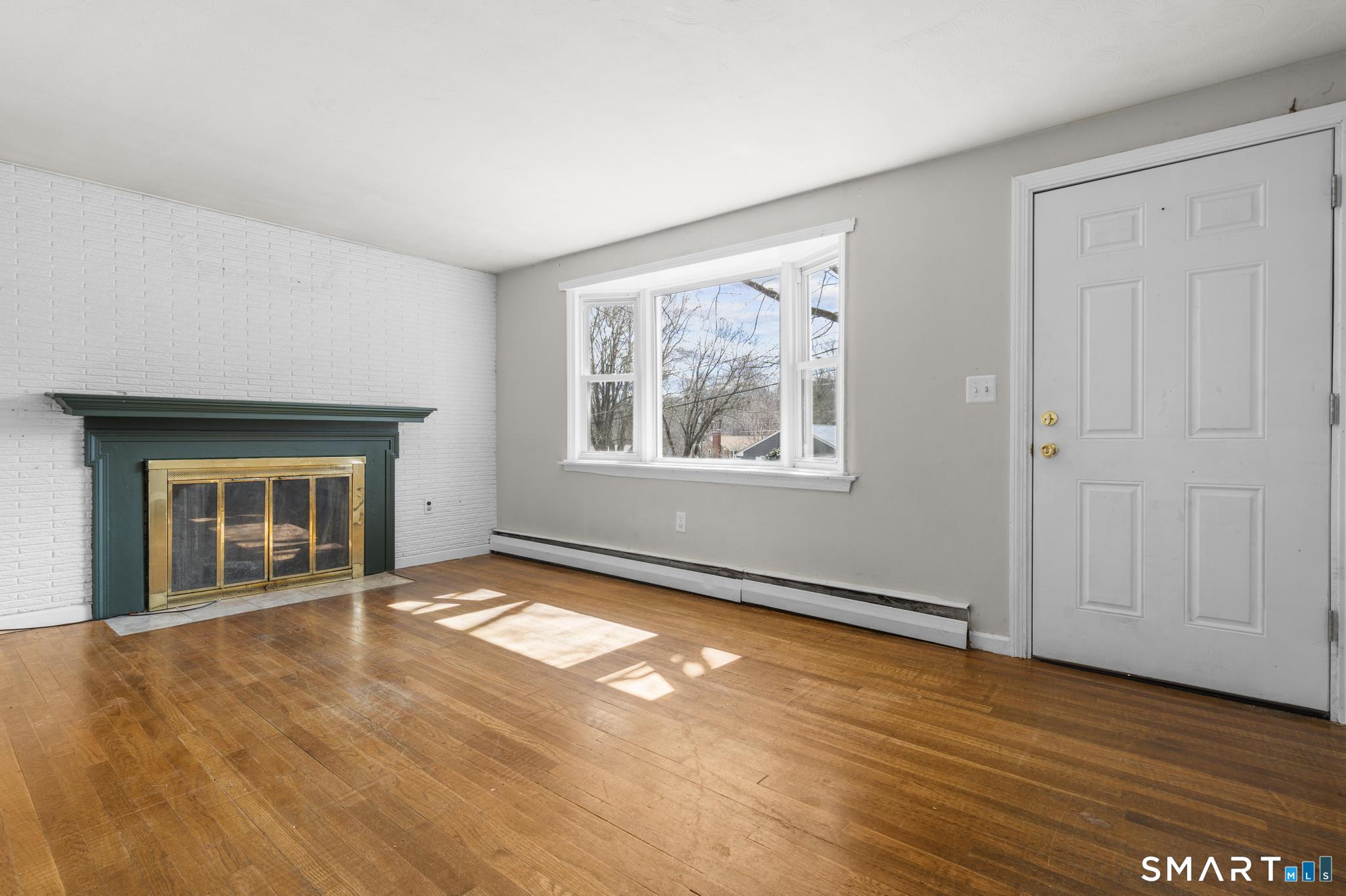 17 Dune Road Enfield, CT 06082 - Photo 8 of 28