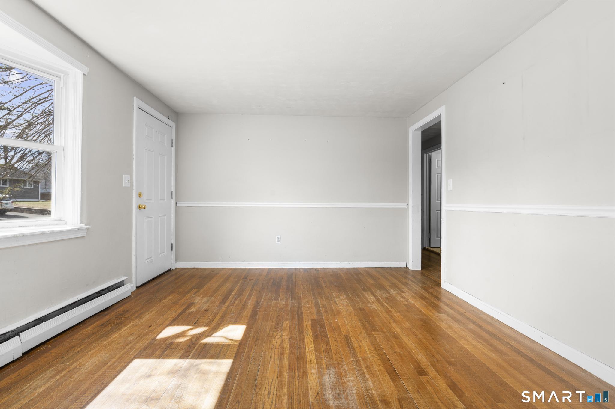 17 Dune Road Enfield, CT 06082 - Photo 9 of 28