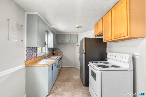 $259,000 | 17 Dune Road, Enfield, CT 06082