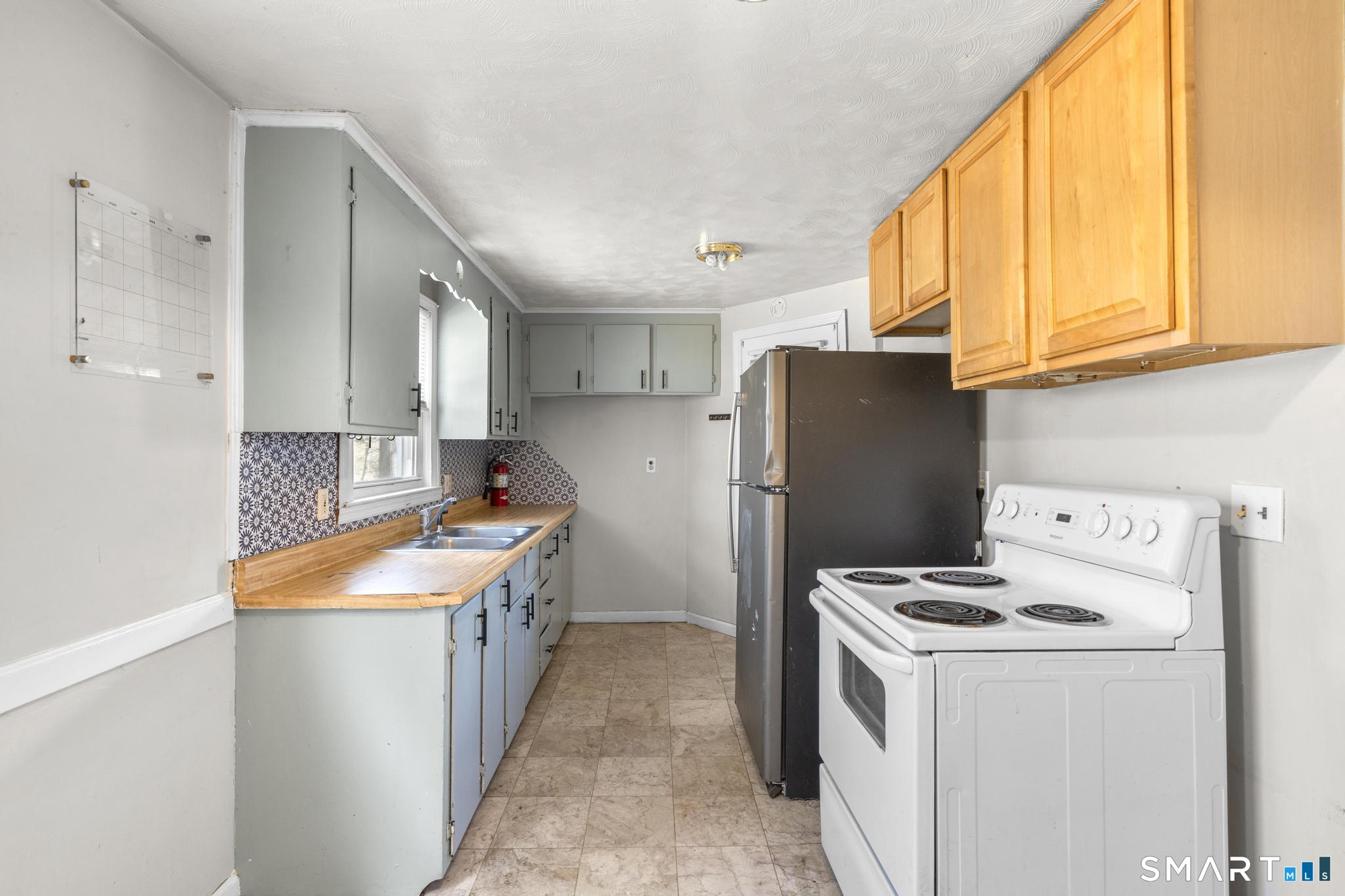 17 Dune Road Enfield, CT 06082 - Photo 10 of 28