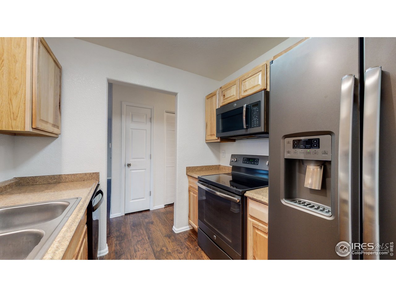 3725 Riverside Parkway Evans, CO 80620 - Photo 12 of 35 Kitchen