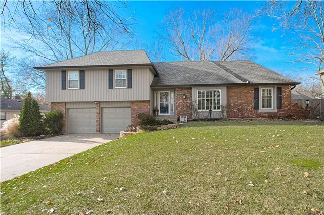 $379,950 | 11632 Locust Street, Kansas City, MO 64131