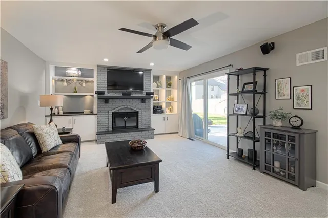 $379,950 | 11632 Locust Street, Kansas City, MO 64131