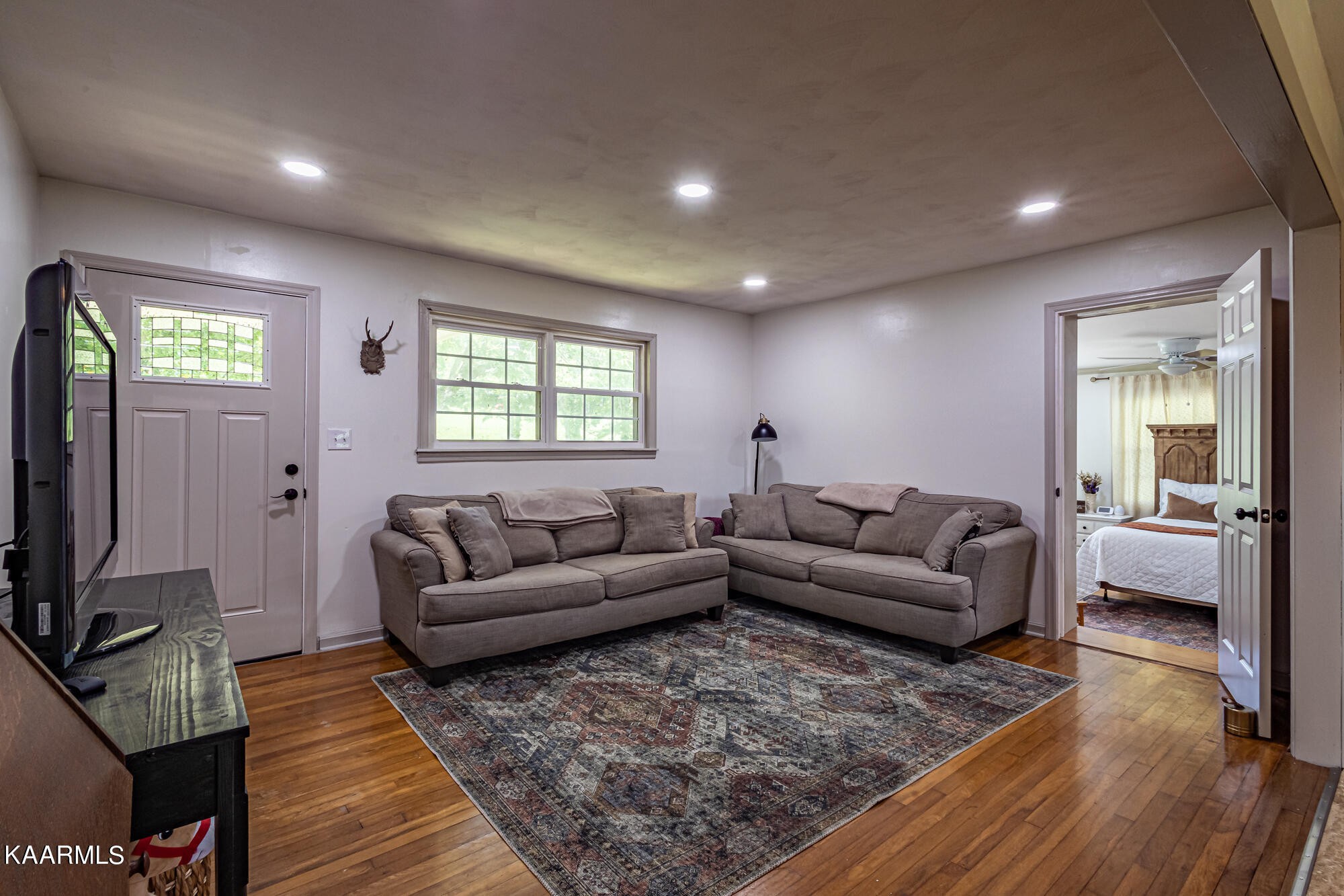 5251 Decatur Highway Ten Mile, TN 37880 - Photo 11 of 49 a living room with furniture and a flat screen tv