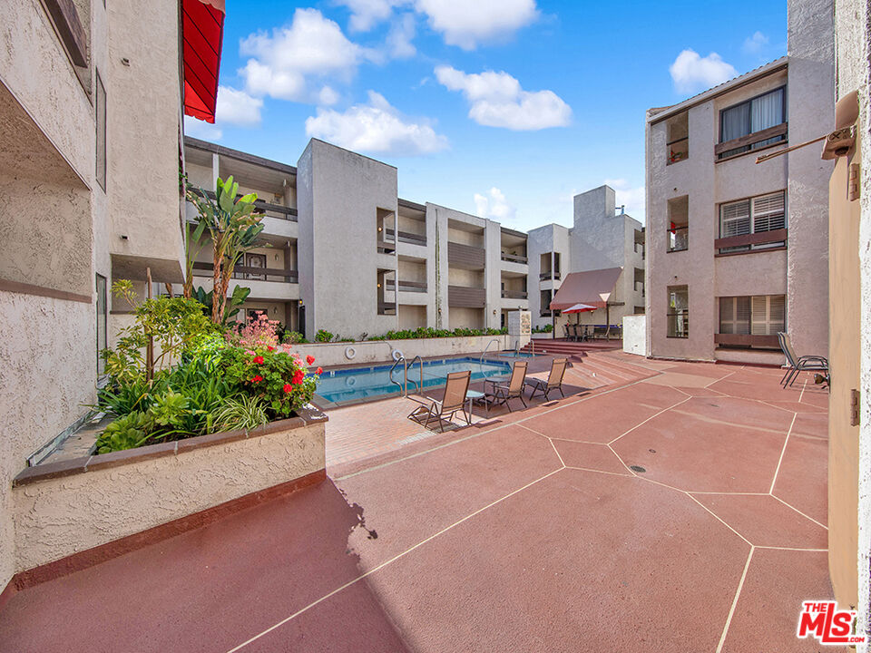 1325 Valley View Road, Unit 201 Glendale, CA 91202 - Photo 33 of 36