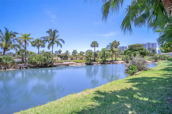 $2,295 | 19501 West Country Club Drive, Unit 2011, Aventura, FL 33180