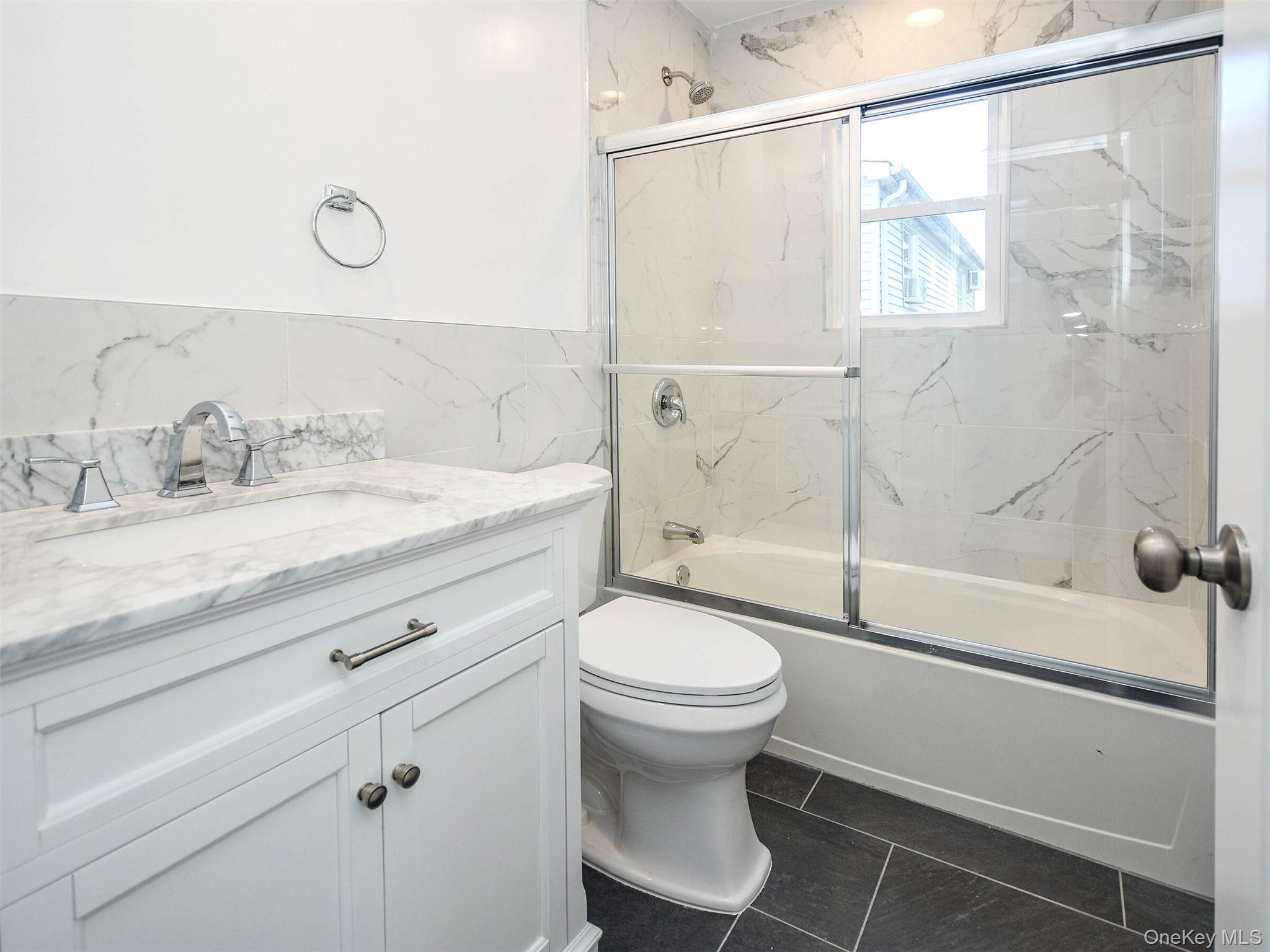 59 A Hickory Road Port Washington, NY 11050 - Photo 11 of 20
