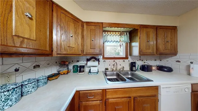 $174,900 | 18955 East 54th Highway, Nevada, MO 64772