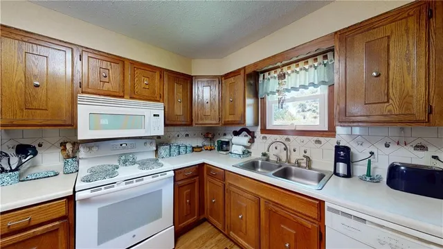 $174,900 | 18955 East 54th Highway, Nevada, MO 64772