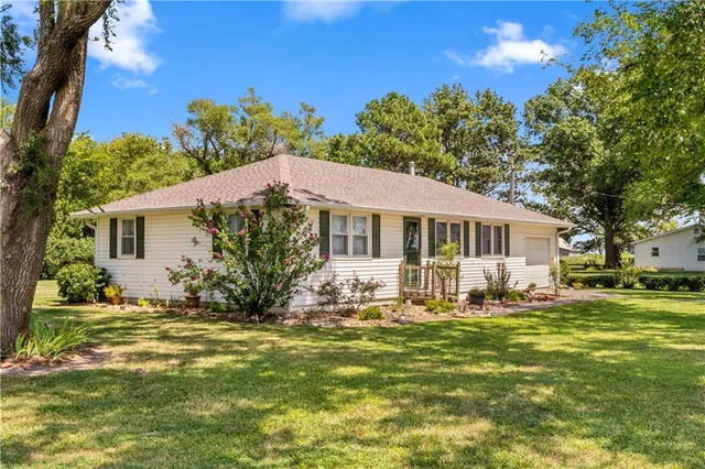 $174,900 | 18955 East 54th Highway, Nevada, MO 64772