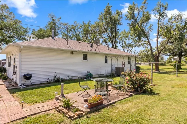 $174,900 | 18955 East 54th Highway, Nevada, MO 64772