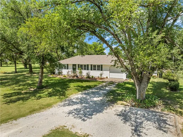 $174,900 | 18955 East 54th Highway, Nevada, MO 64772