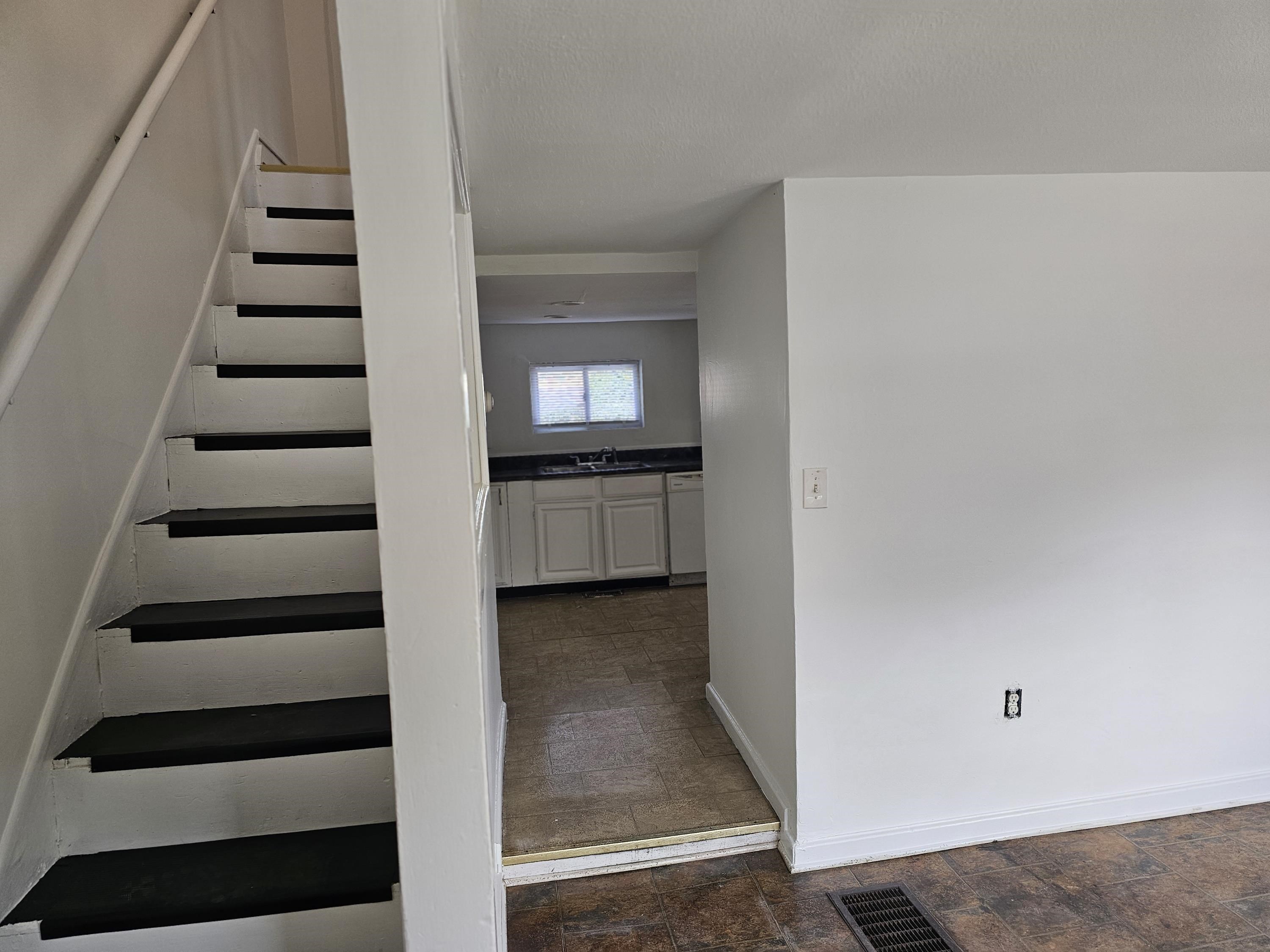 8 Jackson Street Nashua, NH 03060 - Photo 5 of 16 Gallery Image 5
