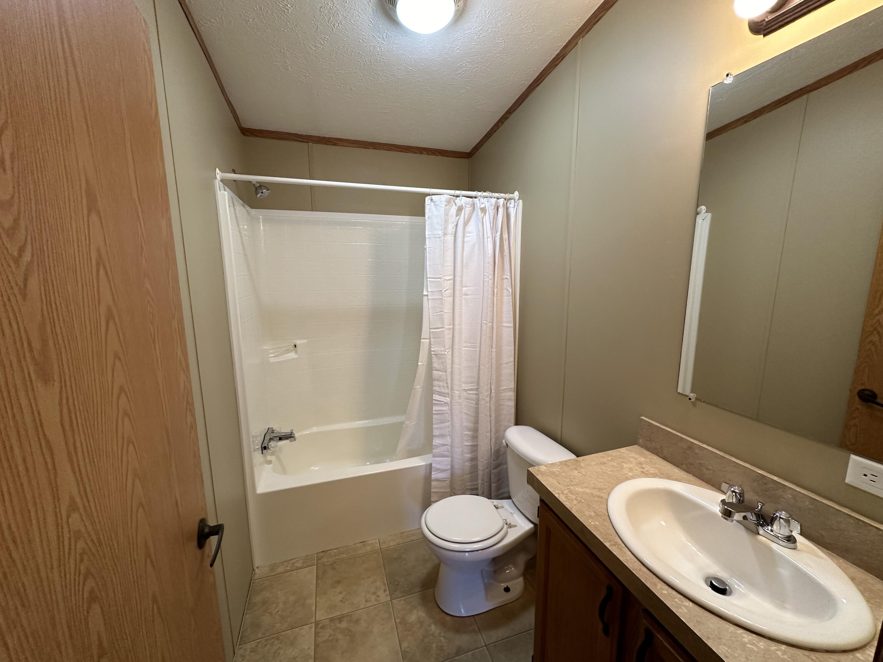 4748 West Woodrow Road Shelby, MI 49455 - Photo 19 of 26 2nd bath