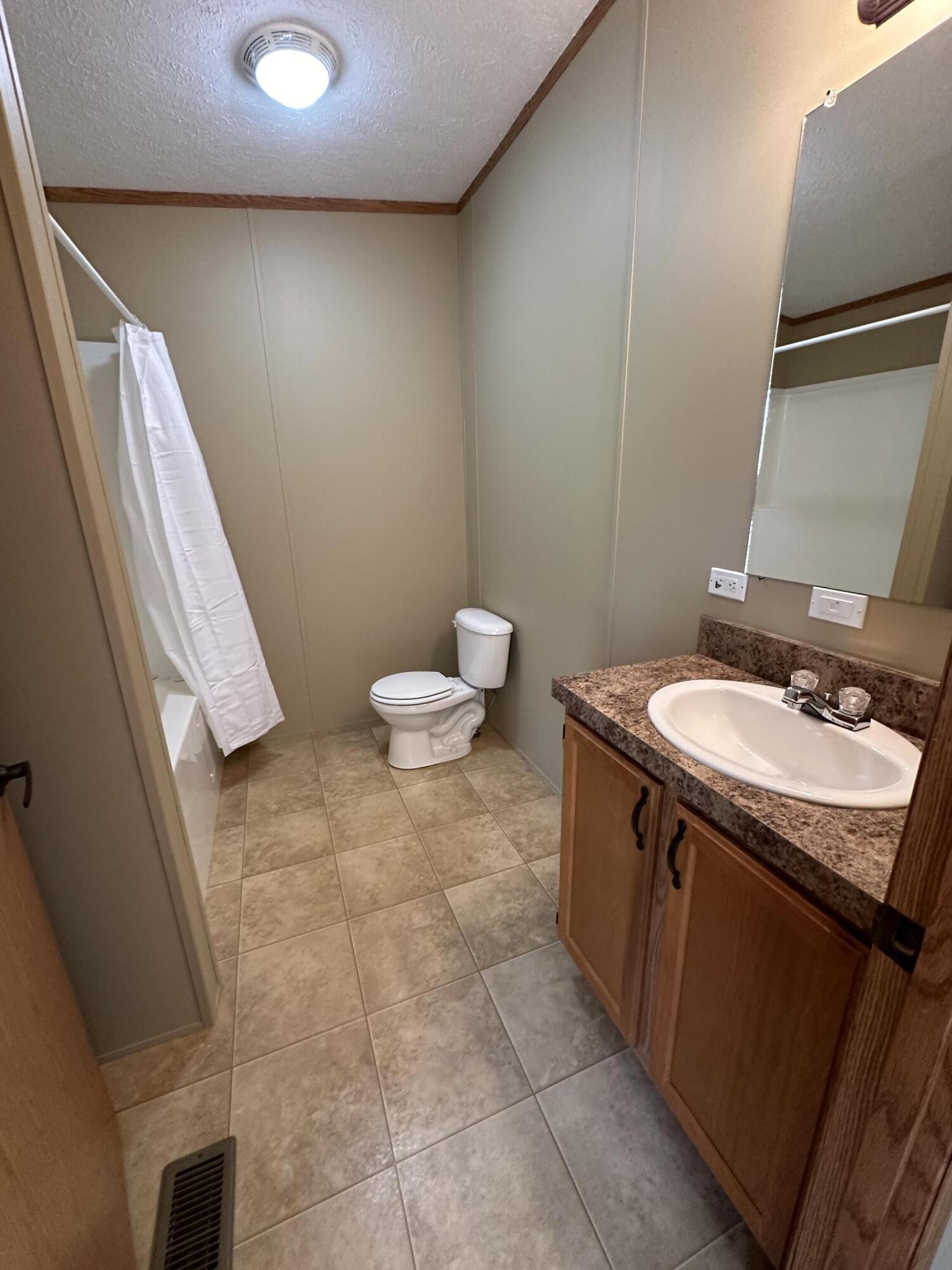 4748 West Woodrow Road Shelby, MI 49455 - Photo 24 of 26 Primary Bath