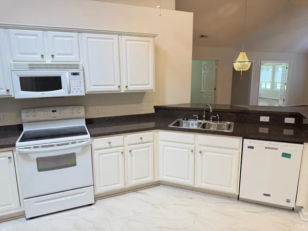 $363,900 | 142 Salisbury Circle, Lynchburg, VA 24502