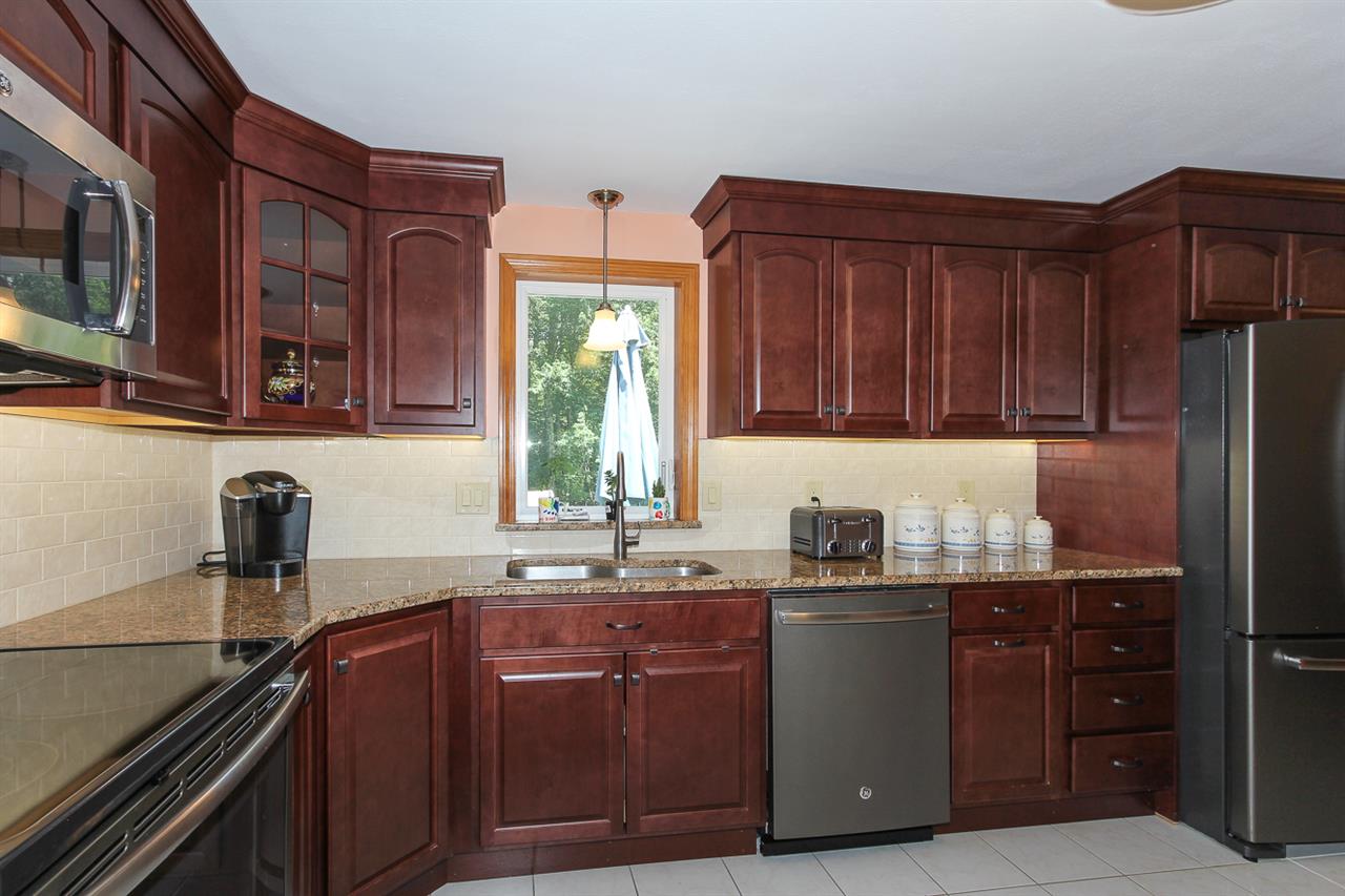 54 Island Pond Road Derry, NH 03038 - Photo 13 of 28