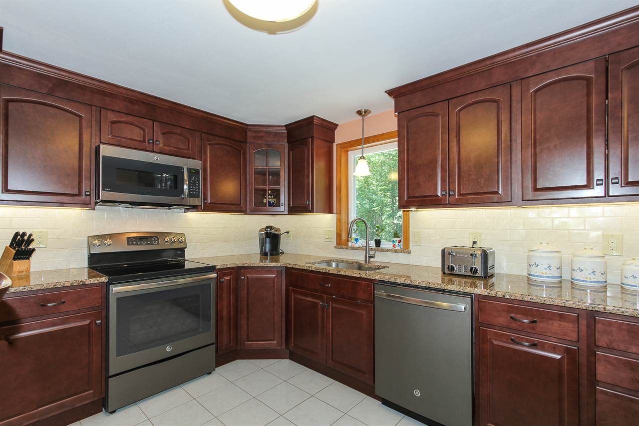 54 Island Pond Road Derry, NH 03038 - Photo 14 of 28