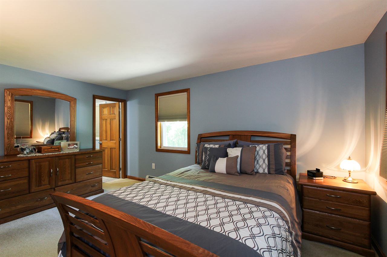 54 Island Pond Road Derry, NH 03038 - Photo 16 of 28