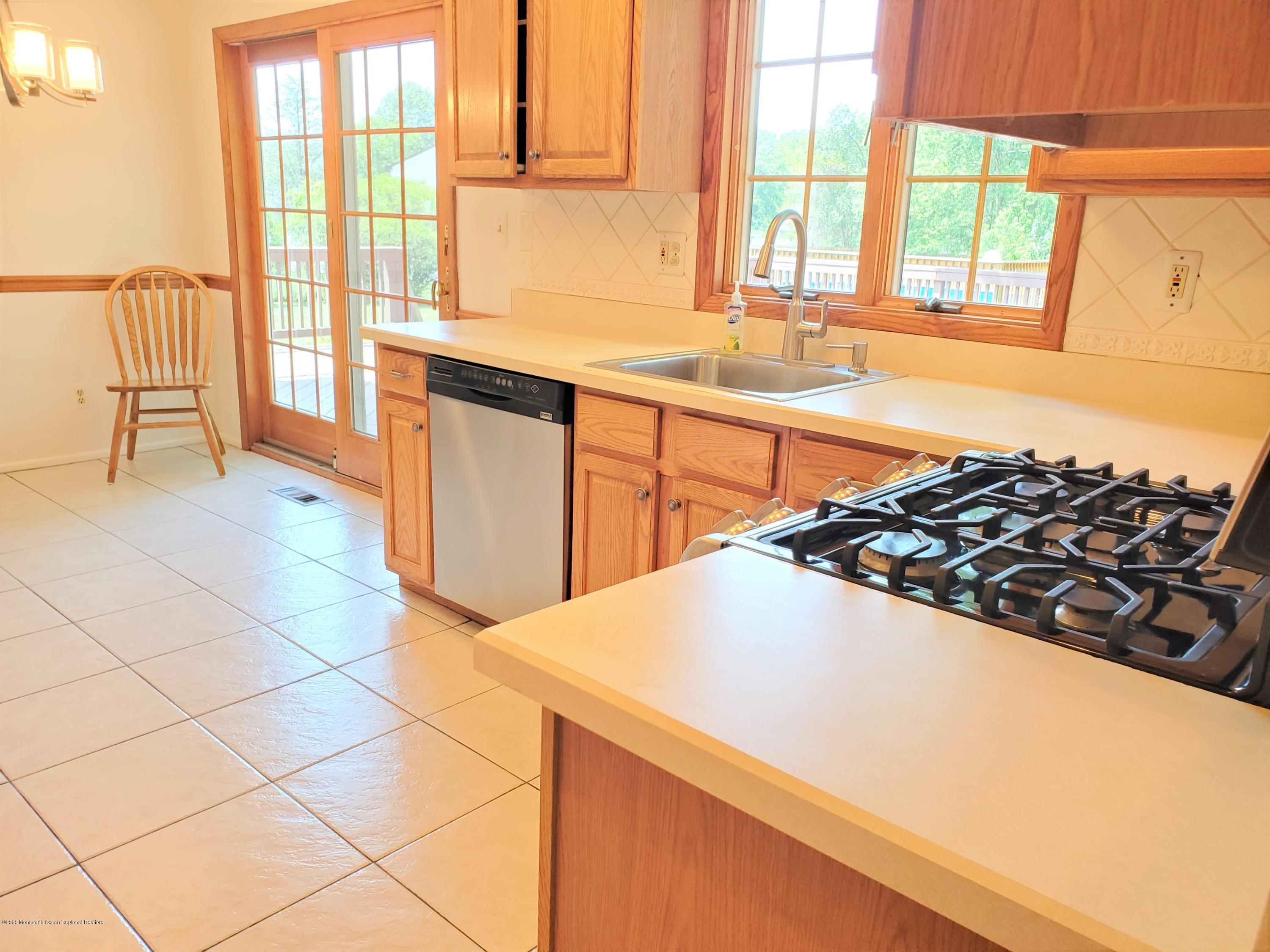 169 Stillwells Corner Road Freehold, NJ 07728 - Photo 8 of 35 169 Stillwells Corner Rd K5