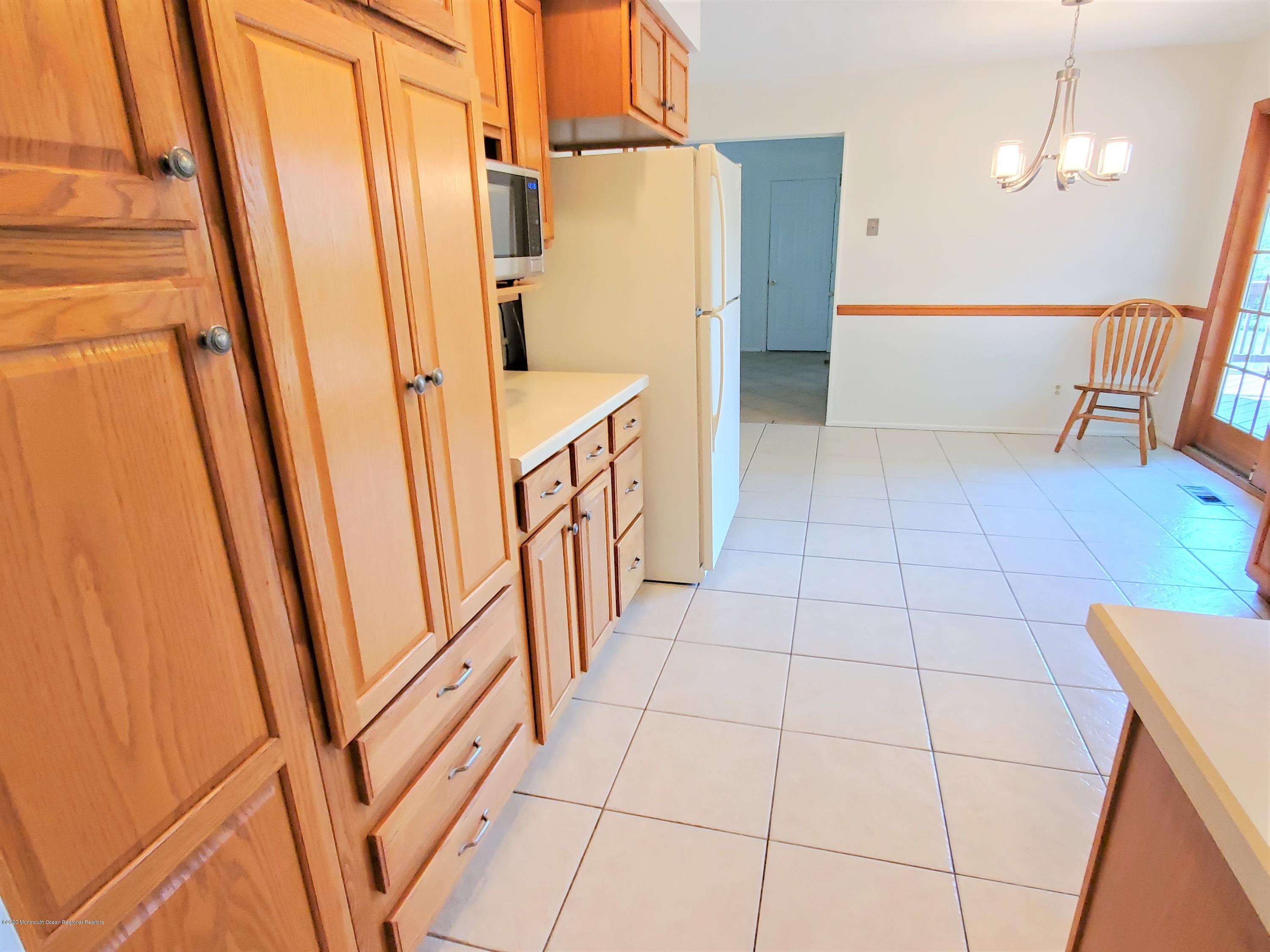 169 Stillwells Corner Road Freehold, NJ 07728 - Photo 9 of 35 169 Stillwells Corner Rd K6