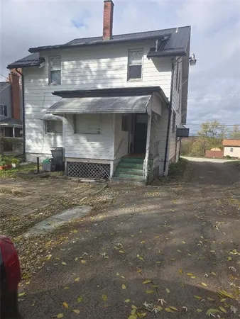 a view of a garage