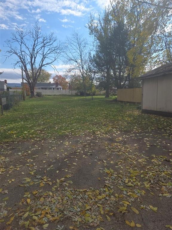 615 Morgantown Road Uniontown, PA 15401 - Photo 4 of 32 a backyard of a house with lots of green space