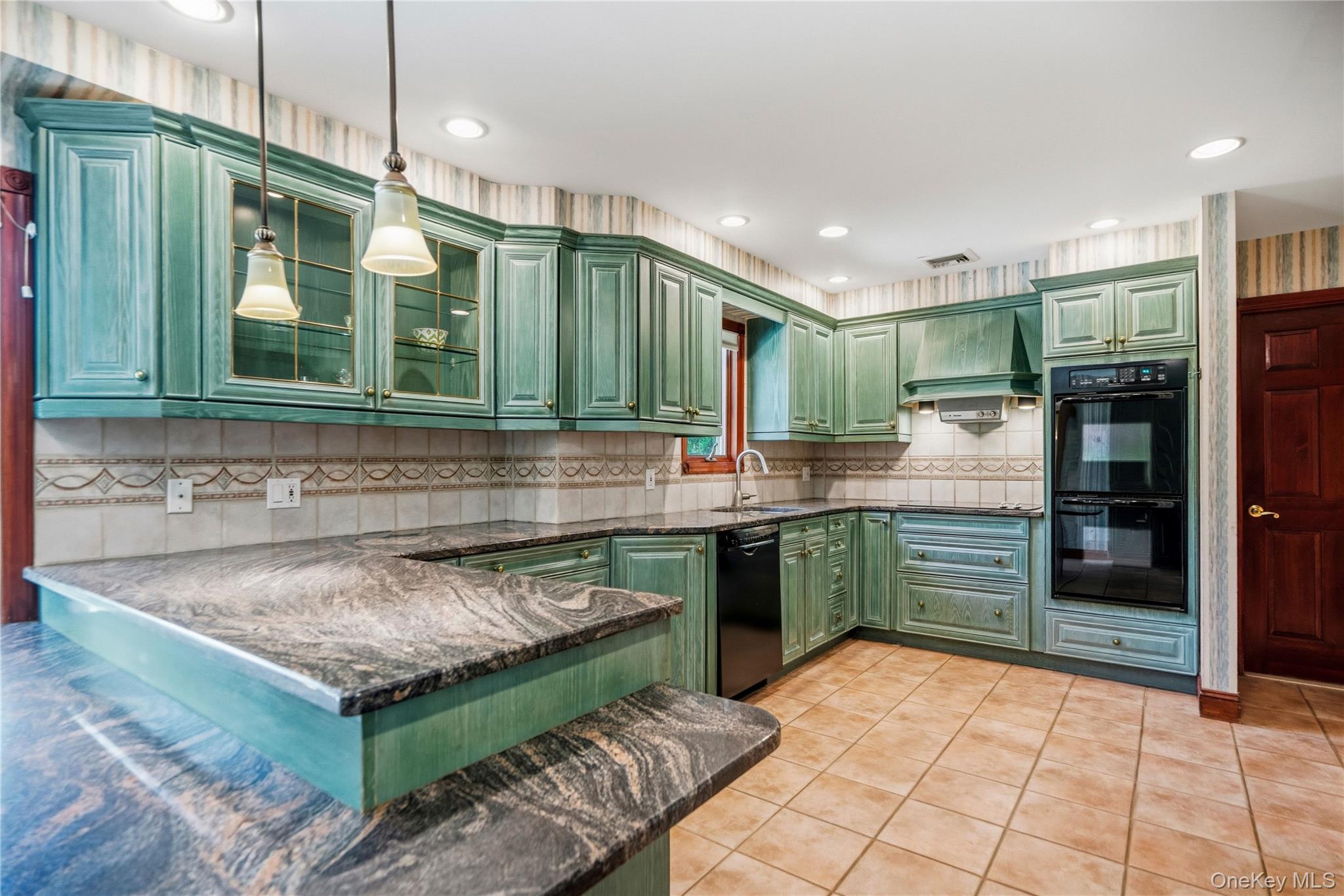 565 Mohawk Road West West Hempstead, NY 11552 - Photo 18 of 48