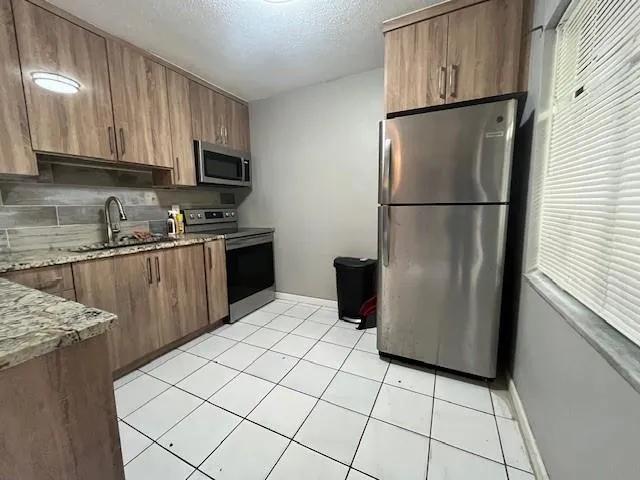 $1,800 | 4040 Northwest 31st Terrace, Unit 5, Lauderdale Lakes, FL 33309