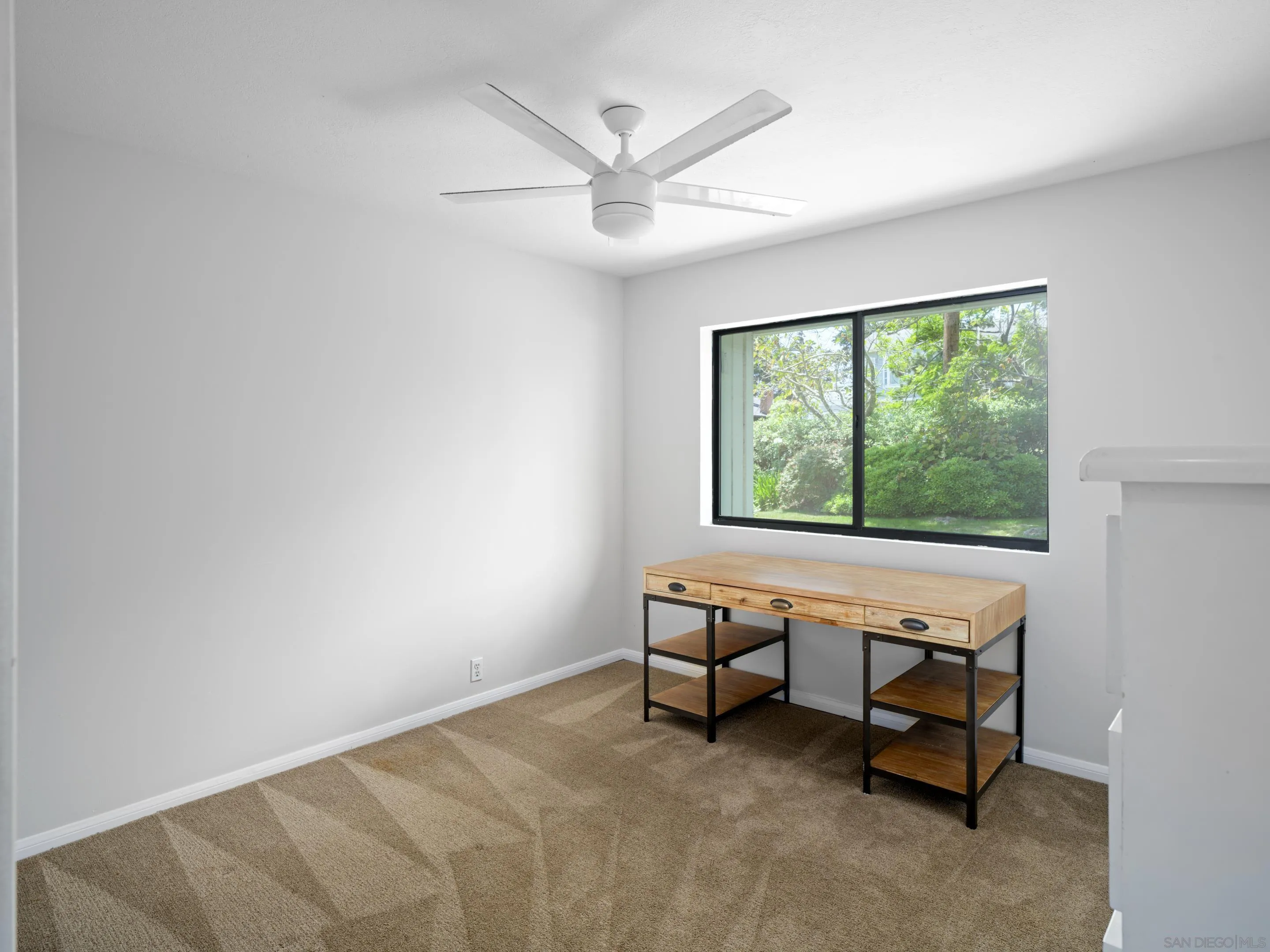 3520 Silvergate Place San Diego, CA 92106 - Photo 22 of 35 a living room with furniture and a window
