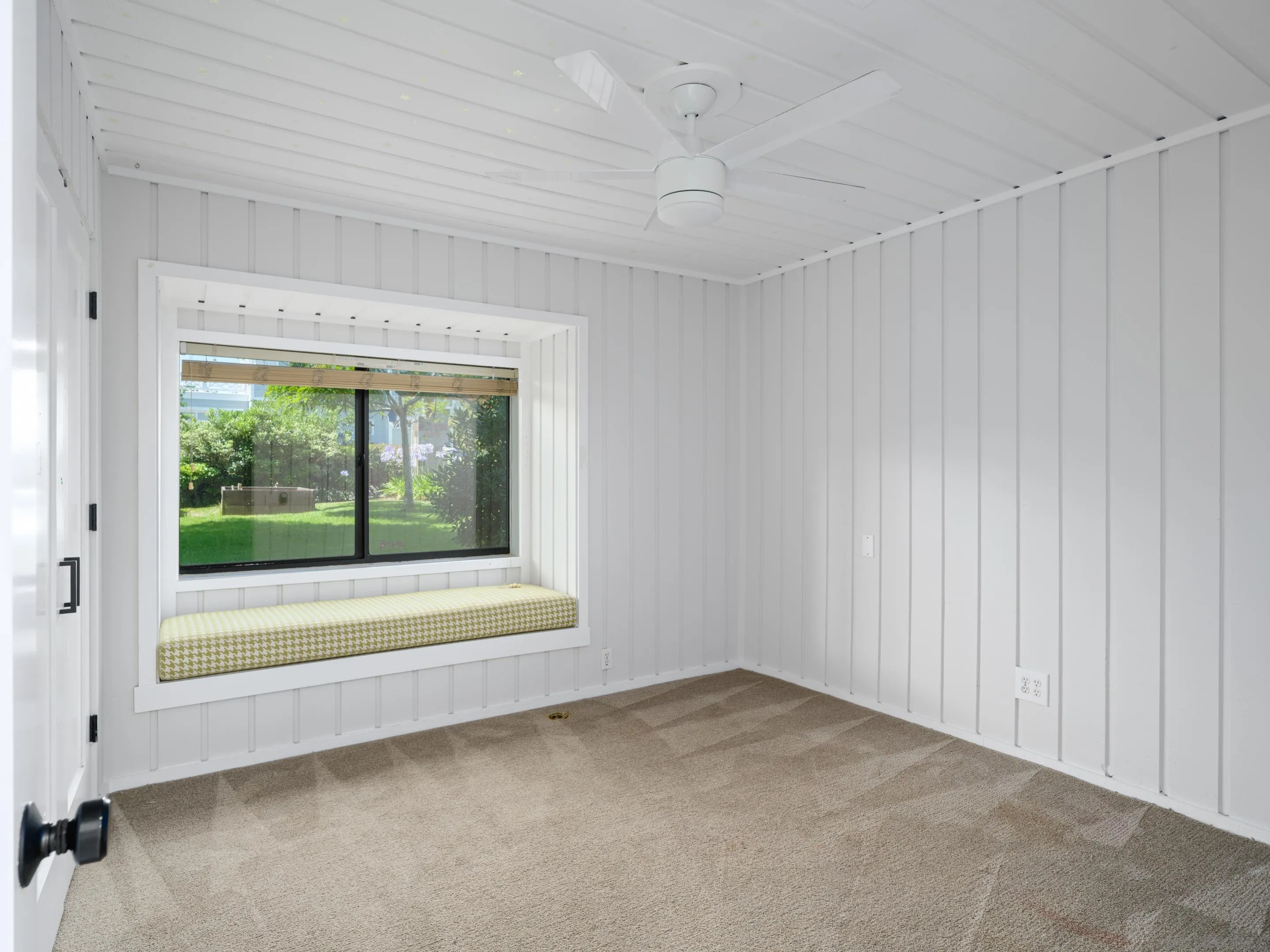 3520 Silvergate Place San Diego, CA 92106 - Photo 24 of 35 a view of an empty room with a window