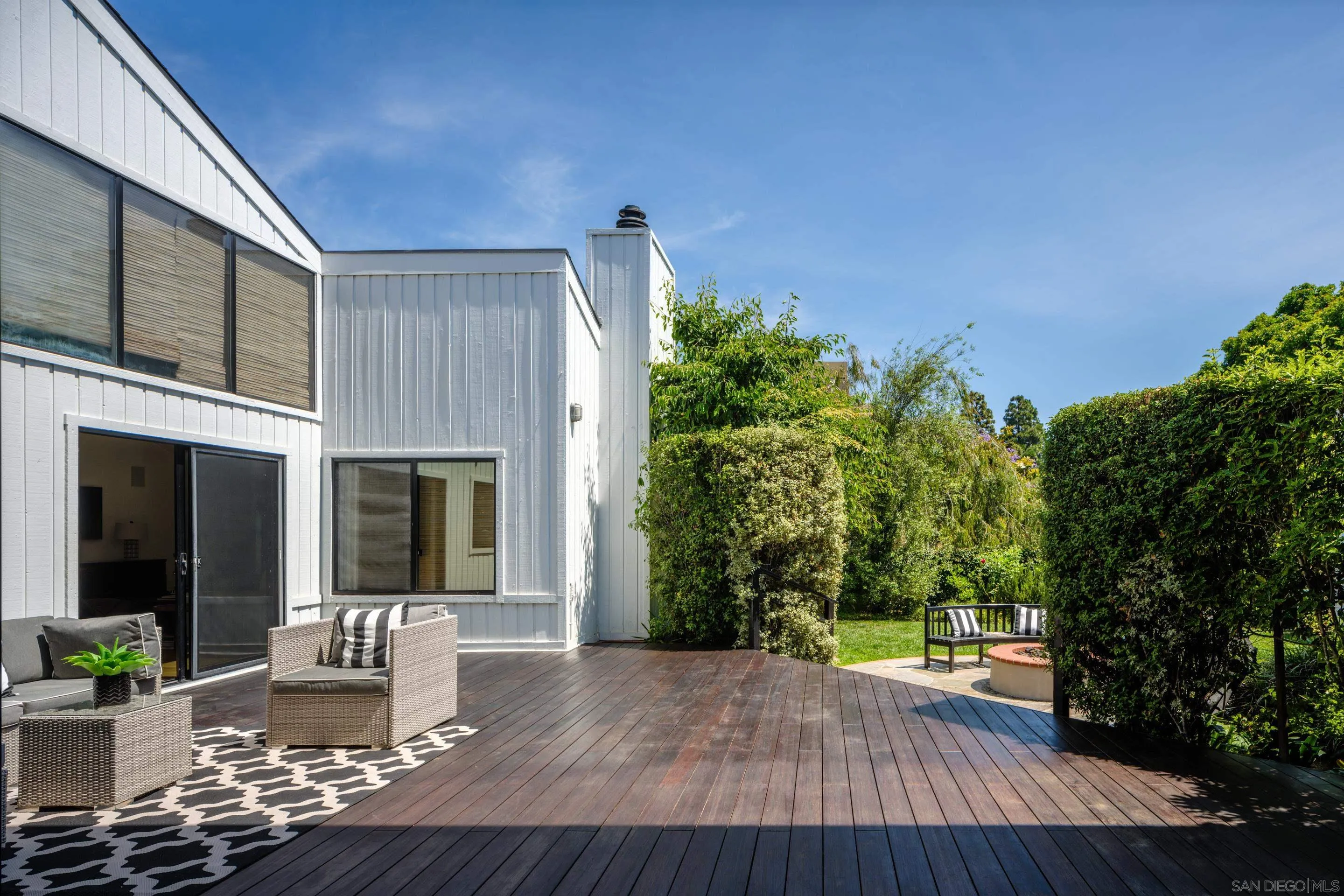 3520 Silvergate Place San Diego, CA 92106 - Photo 27 of 35 a front view of a house with a yard