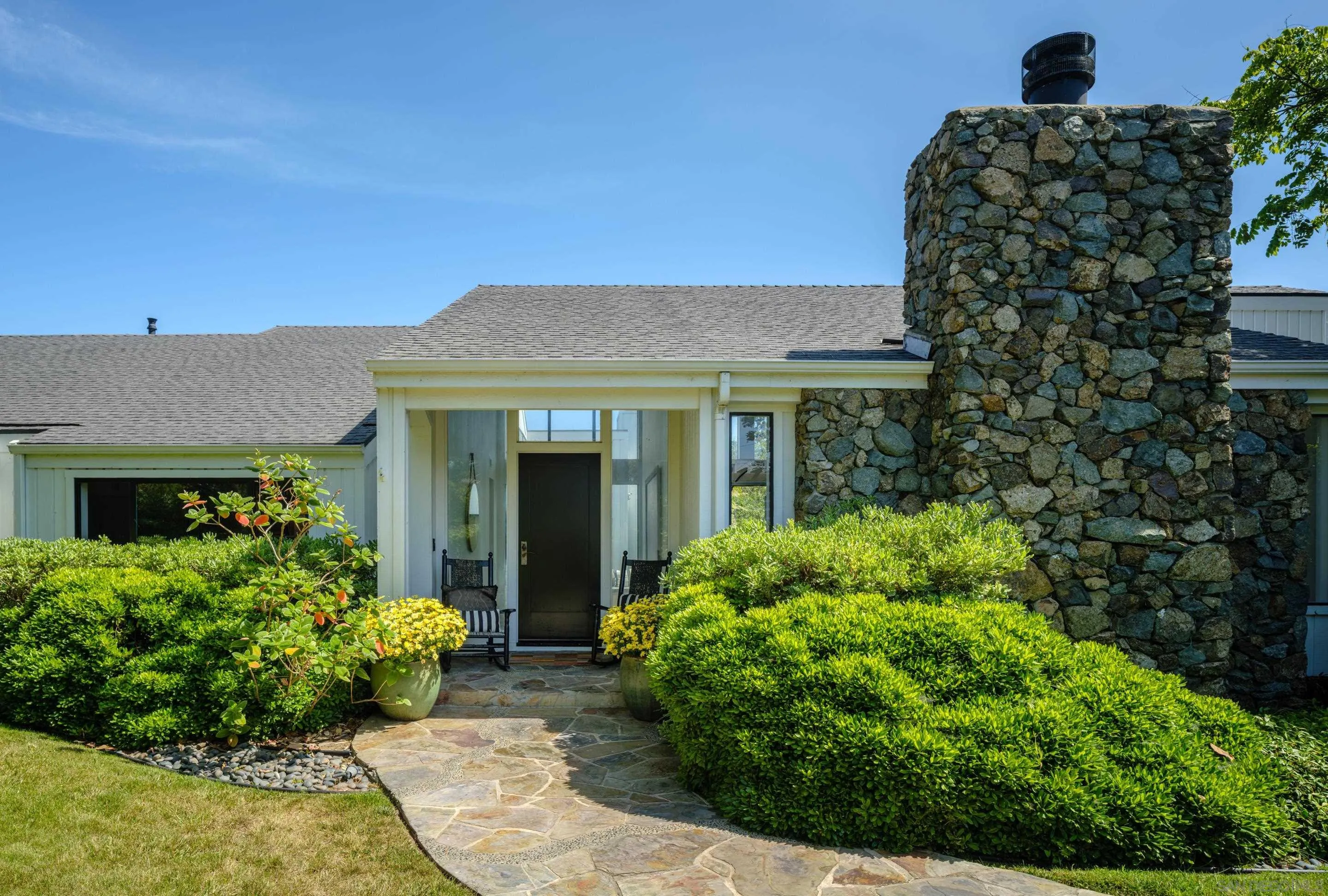 3520 Silvergate Place San Diego, CA 92106 - Photo 4 of 35 a front view of a house with a garden
