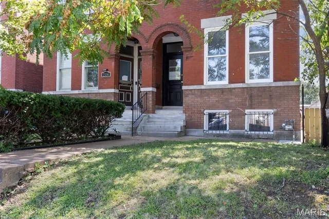 $329,900 | 2336 Russell Boulevard, St. Louis, MO 63104