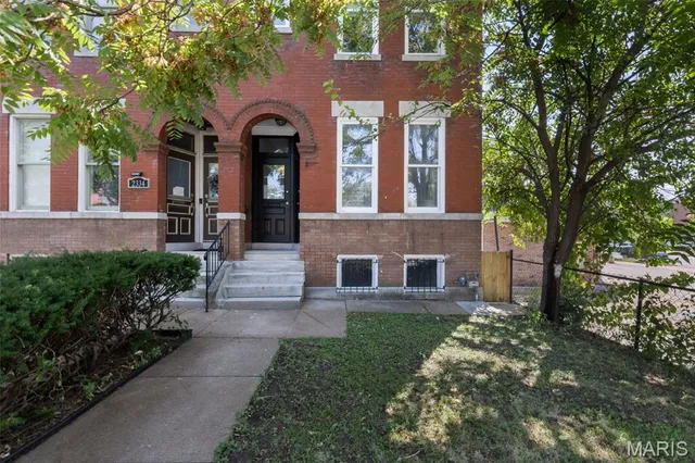 $329,900 | 2336 Russell Boulevard, St. Louis, MO 63104