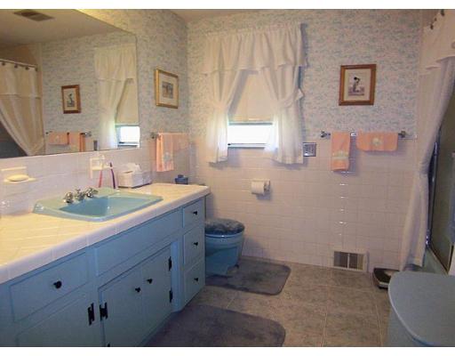 246 Concord Road Longmeadow, MA 01106 - Photo 17 of 21 Gallery Image 17