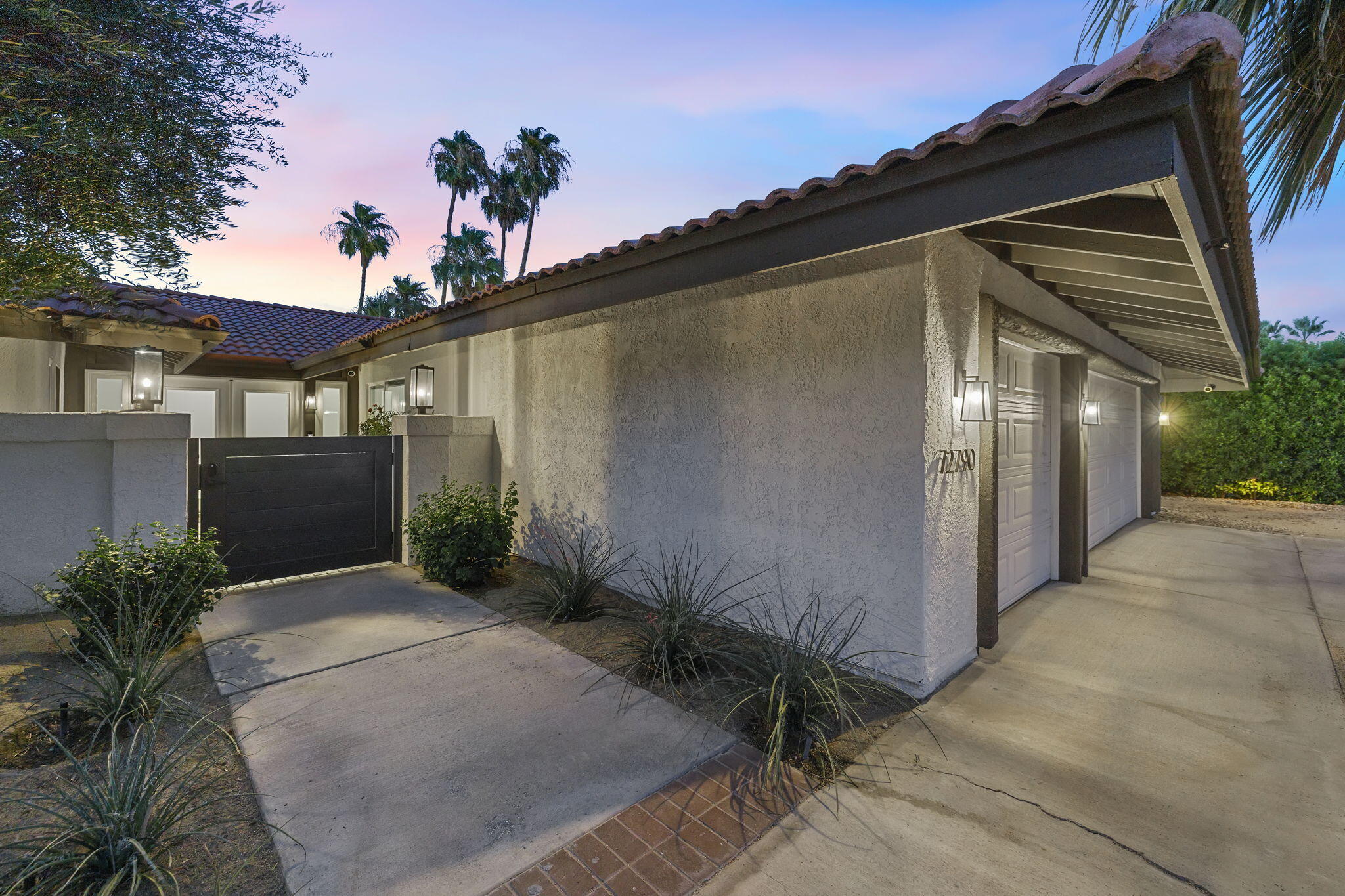 72790 Deer Grass Drive Palm Desert, CA 92260 - Photo 10 of 39 a backyard of a house with plants