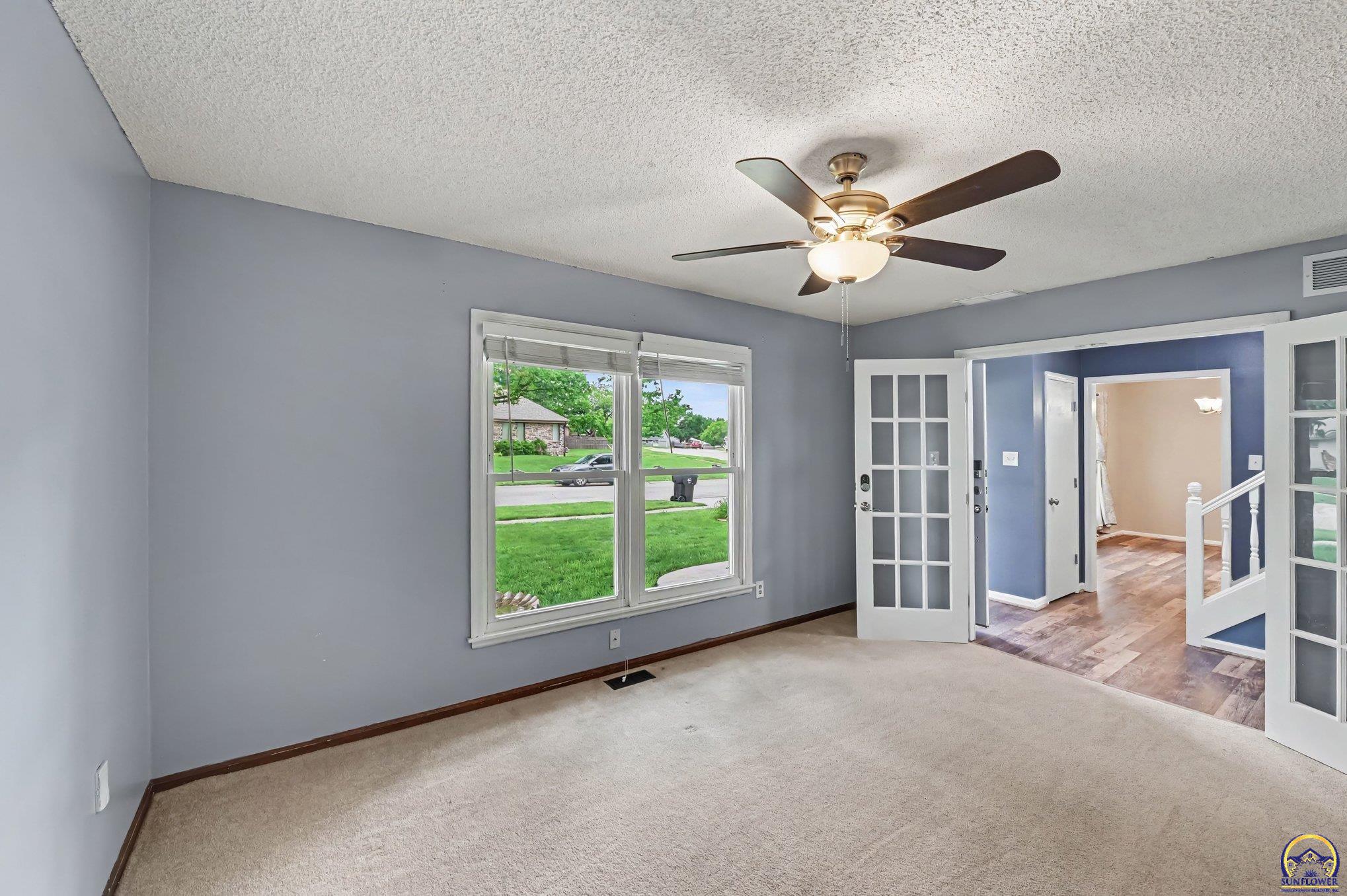 2500 Southwest Gainsboro Road Topeka, KS 66614 - Photo 4 of 27