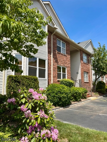 32 Rebecca Road East Hanover, NJ 07936 - Photo 2 of 23