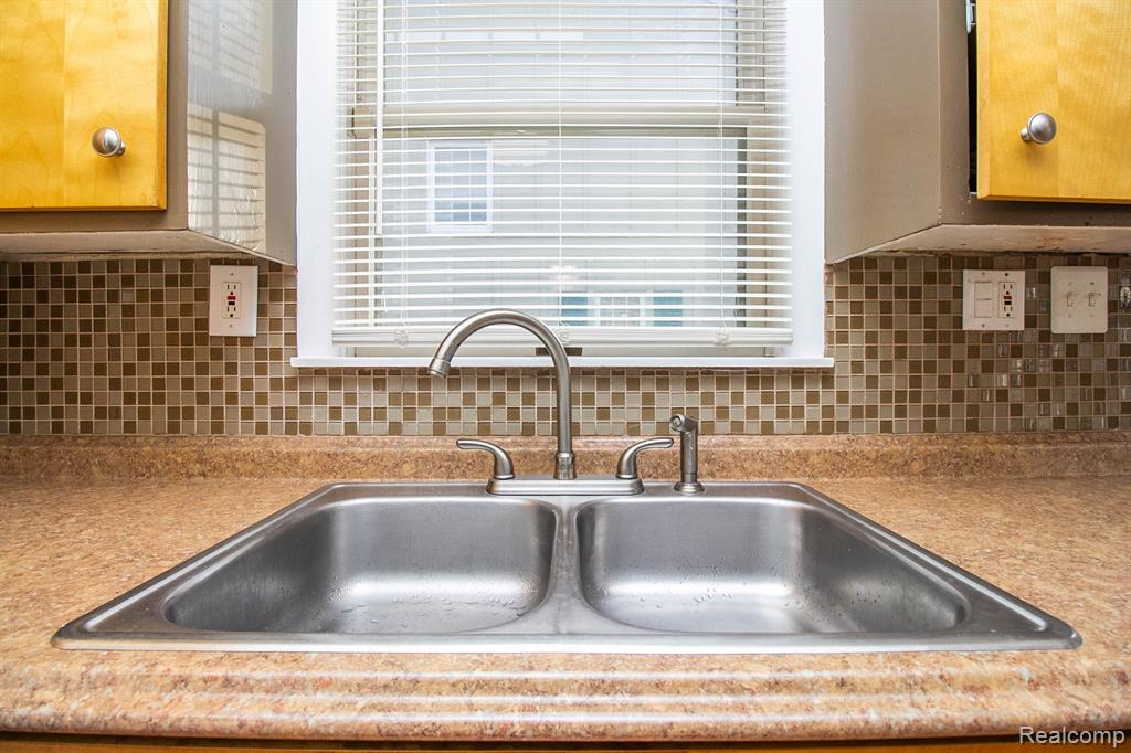 3904 Durham Road Royal Oak, MI 48073 - Photo 10 of 21